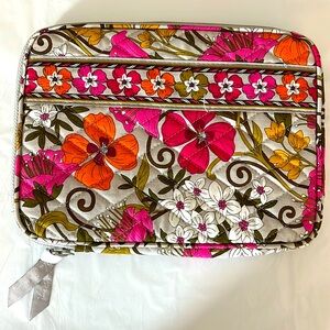 Like NEW! Floral Vera Bradley Pouch!